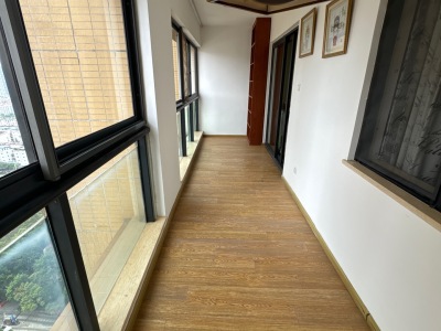 4室2廳2陽臺 濱江俊園一期陽臺