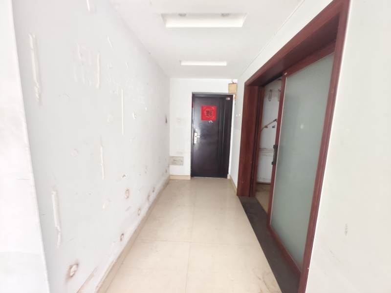 3室2廳1陽臺 金泰上苑門廳