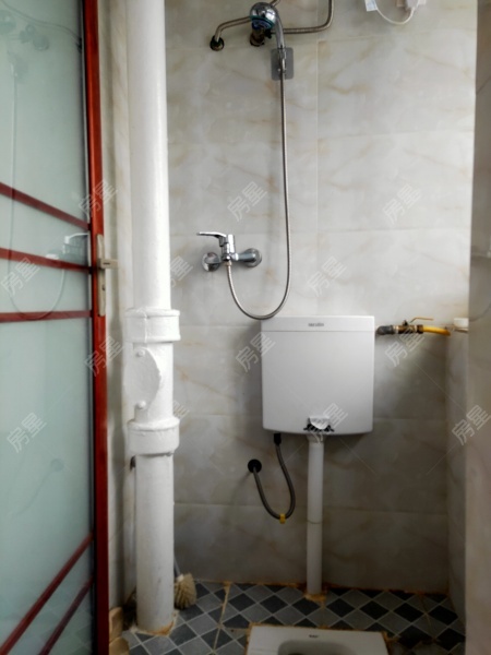 3室1廳1陽臺 履善巷15號衛(wèi)生間