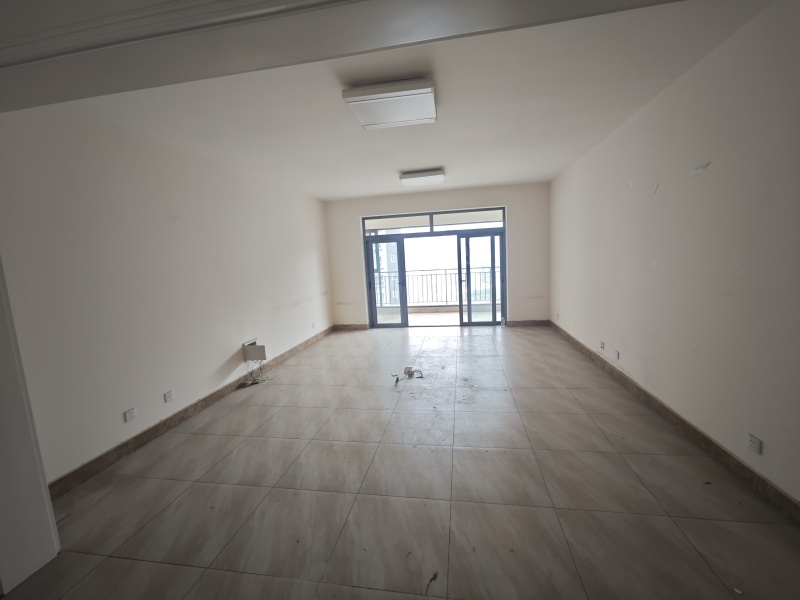 5室2廳3陽(yáng)臺(tái) 金江小區(qū)融苑客廳