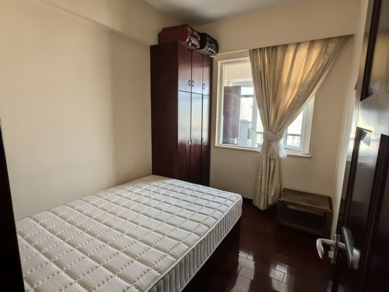 5室2廳3陽臺 東方廣場臥室