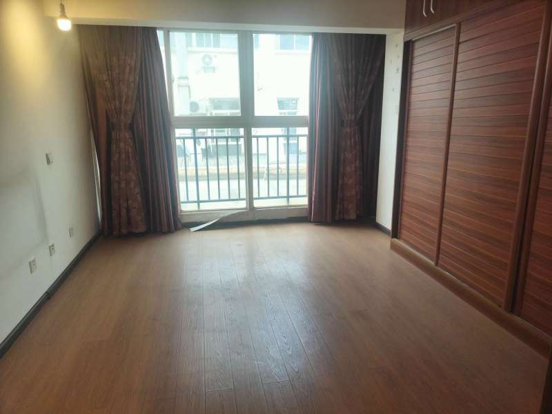 3室2廳2陽臺(tái) 玫瑰灣小區(qū)臥室