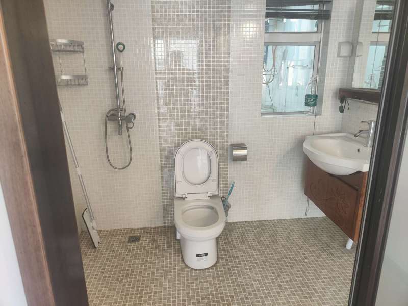 3室2廳2陽臺(tái) 玫瑰灣小區(qū)衛(wèi)生間