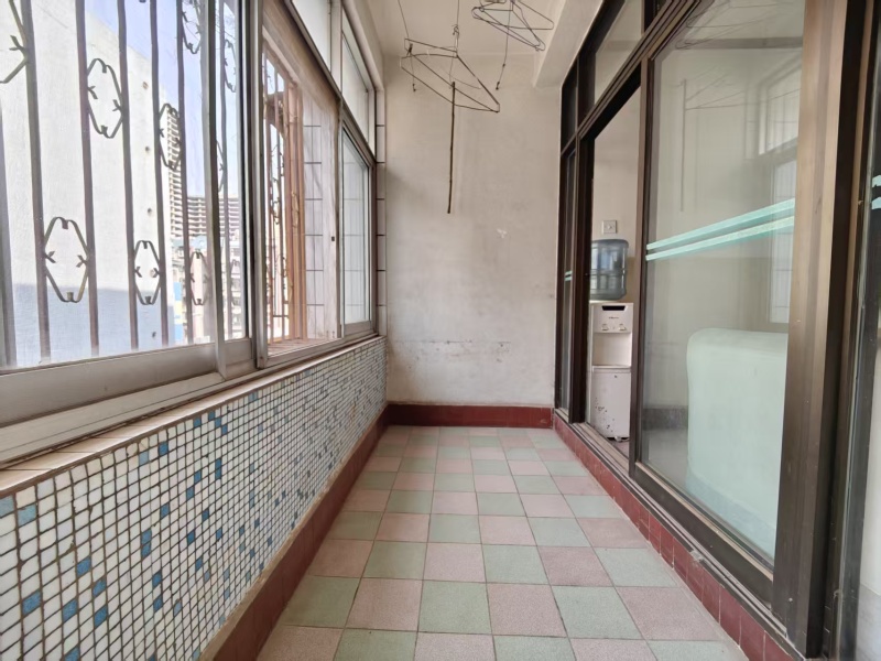 2室2廳1陽(yáng)臺(tái) 新迎小區(qū)九組團(tuán)陽(yáng)臺(tái)