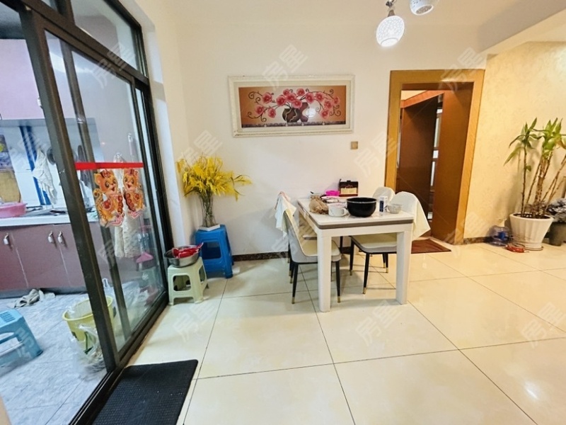 3室2廳2陽臺 綠園小區(qū)餐廳