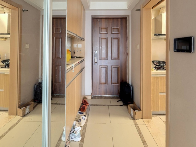 2室2廳2陽臺 中海錦苑門廳