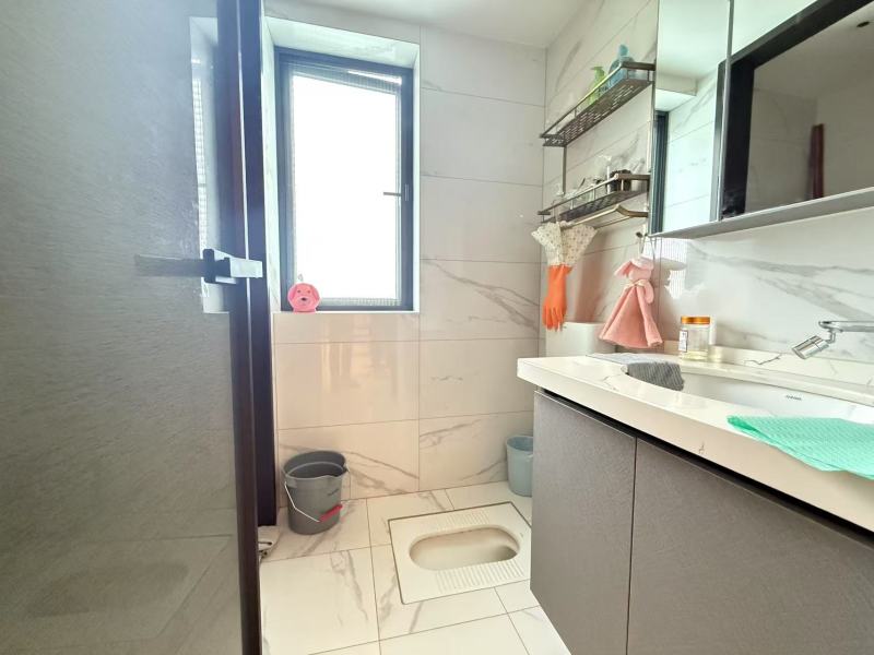 4室2廳2陽臺 華潤悅府一期衛(wèi)生間