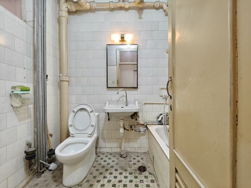 2室2廳1陽(yáng)臺(tái) 新迎小區(qū)九組團(tuán)衛(wèi)生間