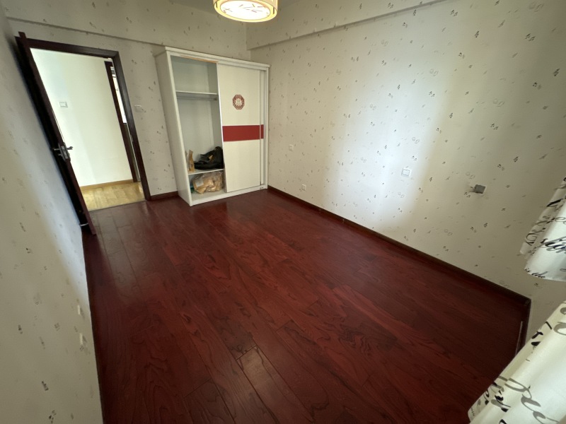 4室2廳2陽臺 濱江俊園一期臥室