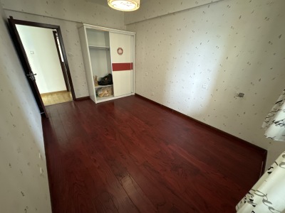 4室2廳2陽臺 濱江俊園一期臥室