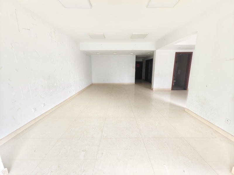 3室2廳1陽臺 金泰上苑客廳