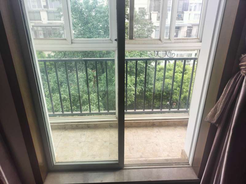 3室2廳2陽臺(tái) 玫瑰灣小區(qū)陽臺(tái)