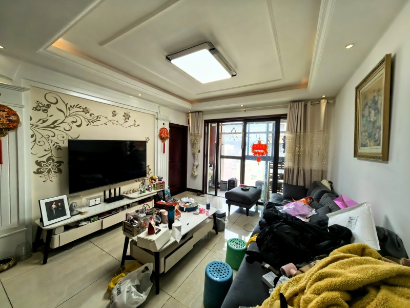 4室2廳2陽臺 同德昆明廣場B區(qū)客廳