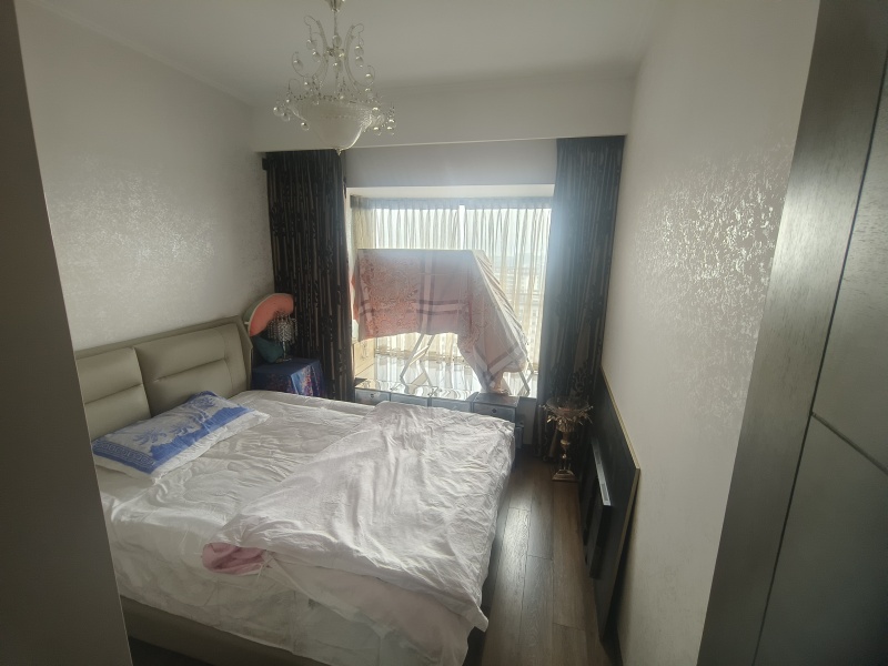 4室2廳2陽(yáng)臺(tái) 萬(wàn)科翡翠濱江五期臥室