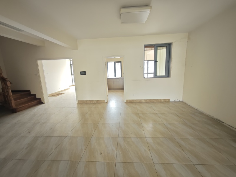 5室2廳3陽(yáng)臺(tái) 金江小區(qū)融苑餐廳