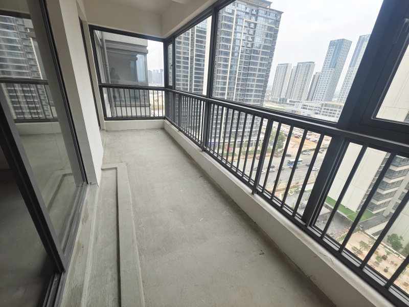 3室2廳2陽(yáng)臺(tái) 中交泓園陽(yáng)臺(tái)