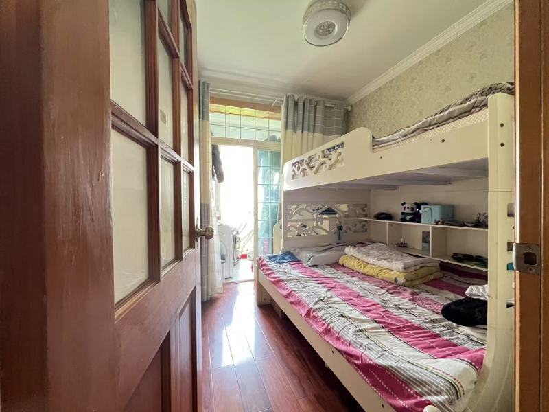 3室2廳2陽臺 江東鳴翠園西區(qū)臥室