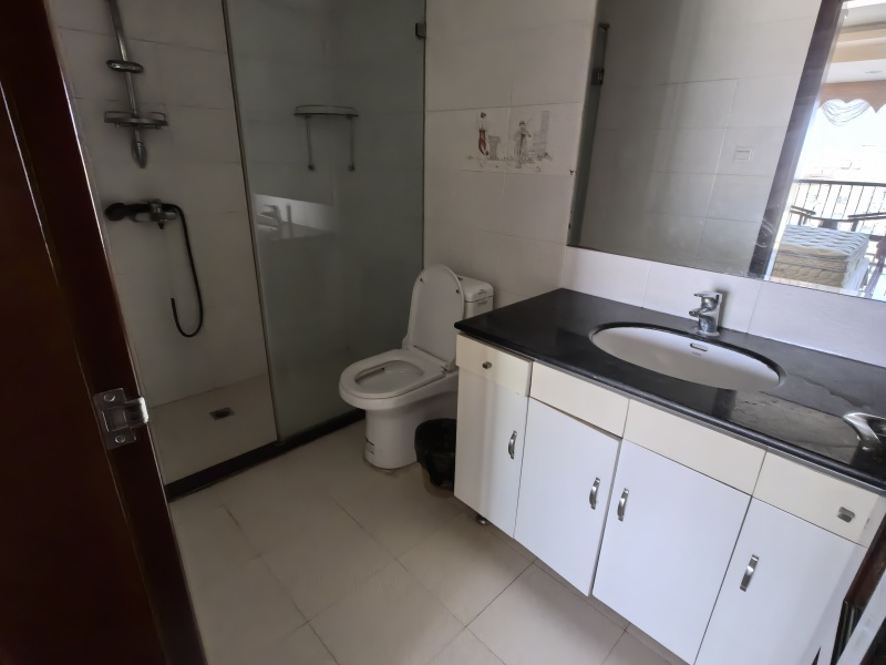 5室2廳3陽臺 東方廣場衛(wèi)生間