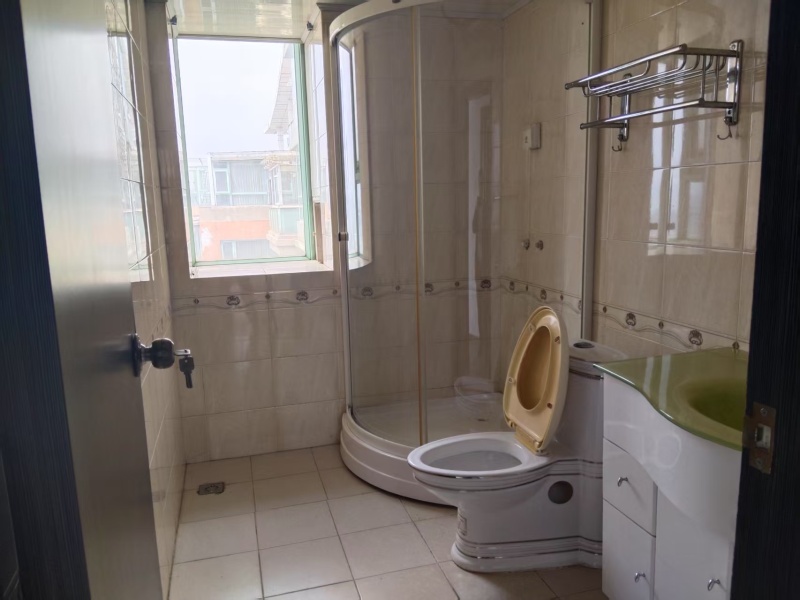 3室2廳2陽臺 水晶俊園衛(wèi)生間