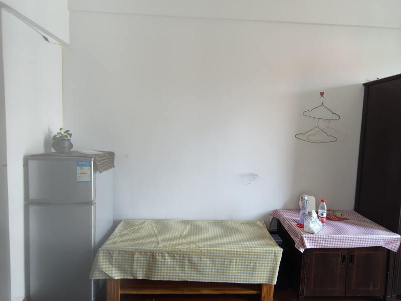 1室1厅 戛纳小镇公寓餐厅