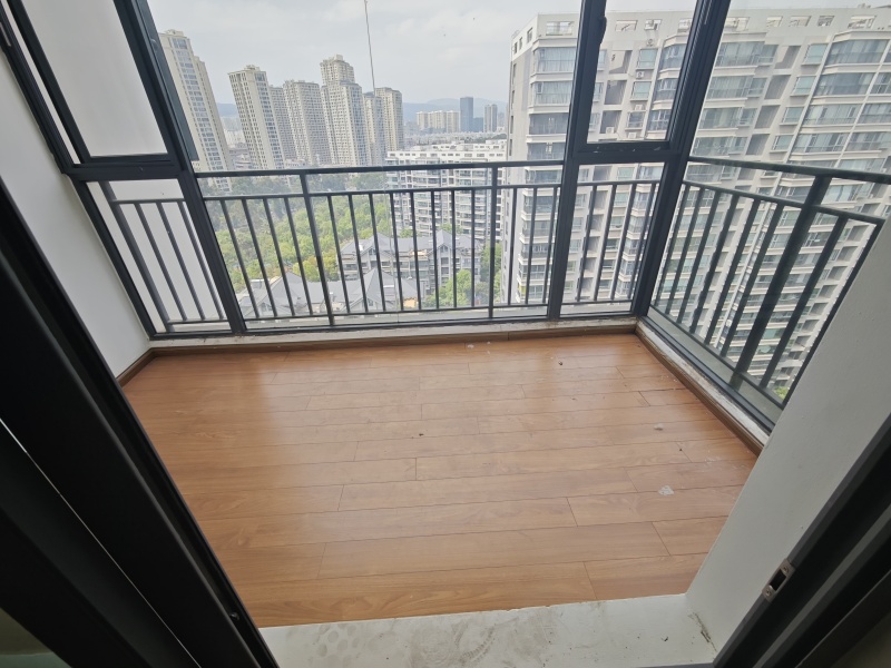 5室2廳3陽(yáng)臺(tái) 金江小區(qū)融苑陽(yáng)臺(tái)