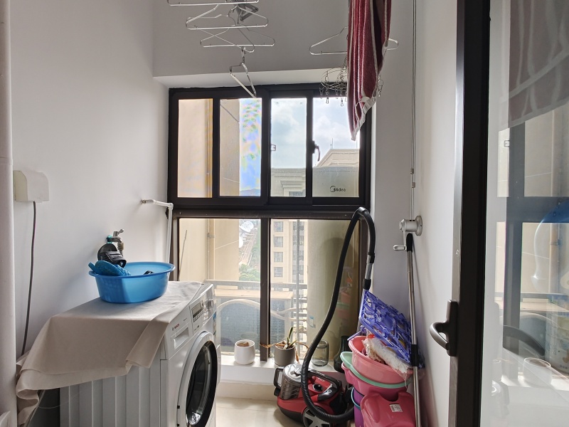 3室2廳2陽臺 俊發(fā)城百合苑陽臺