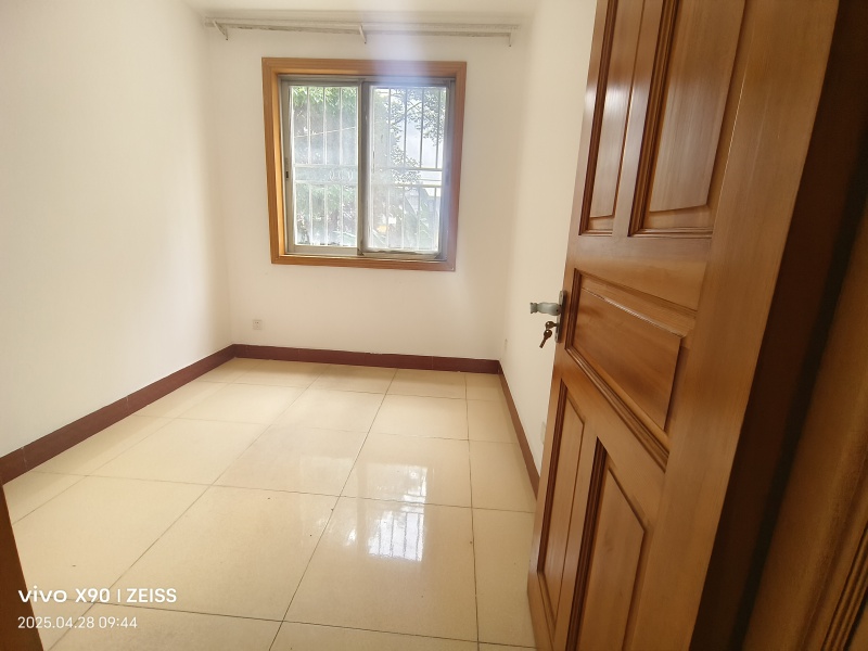 3室2廳1陽(yáng)臺(tái) 鐵合金廠宿舍臥室