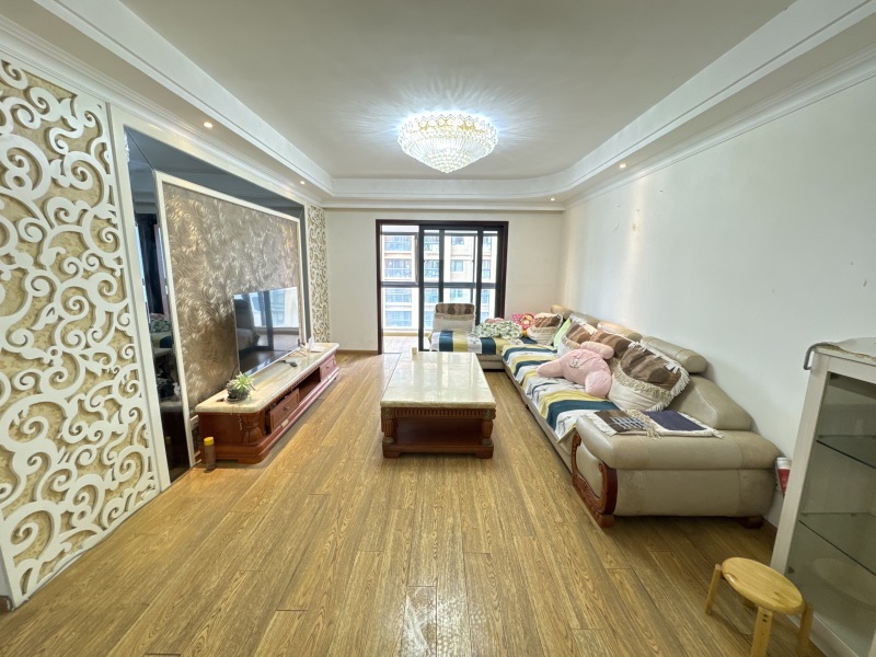 4室2廳2陽臺 濱江俊園一期客廳