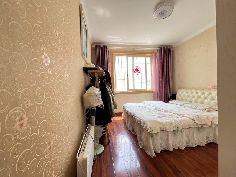 3室2廳2陽臺 江東鳴翠園西區(qū)臥室