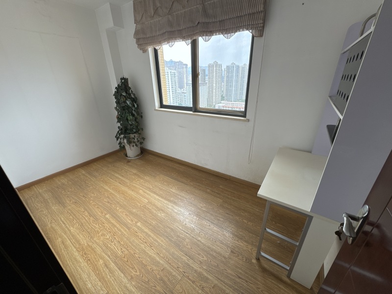 4室2廳2陽臺 濱江俊園一期臥室