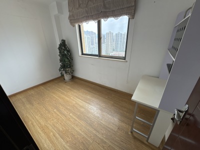 4室2廳2陽臺 濱江俊園一期臥室