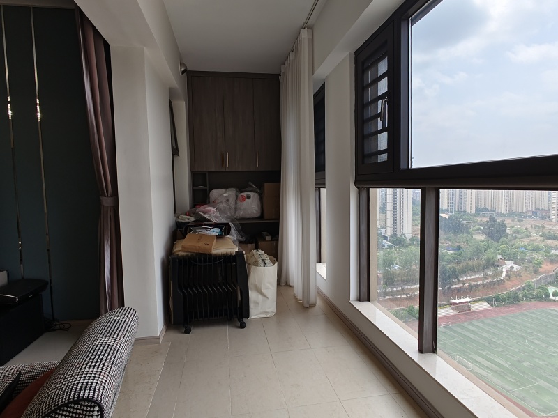 3室2廳2陽臺 俊發(fā)城百合苑陽臺