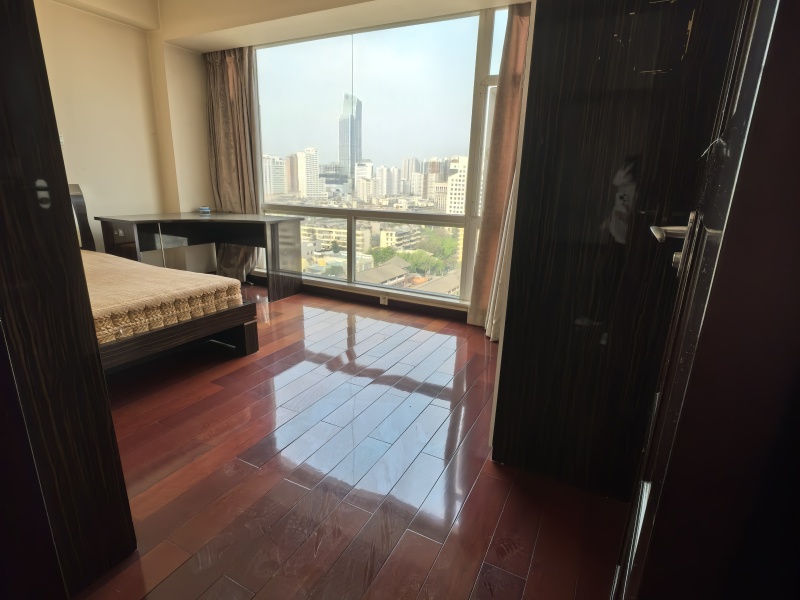 5室2廳3陽臺 東方廣場臥室