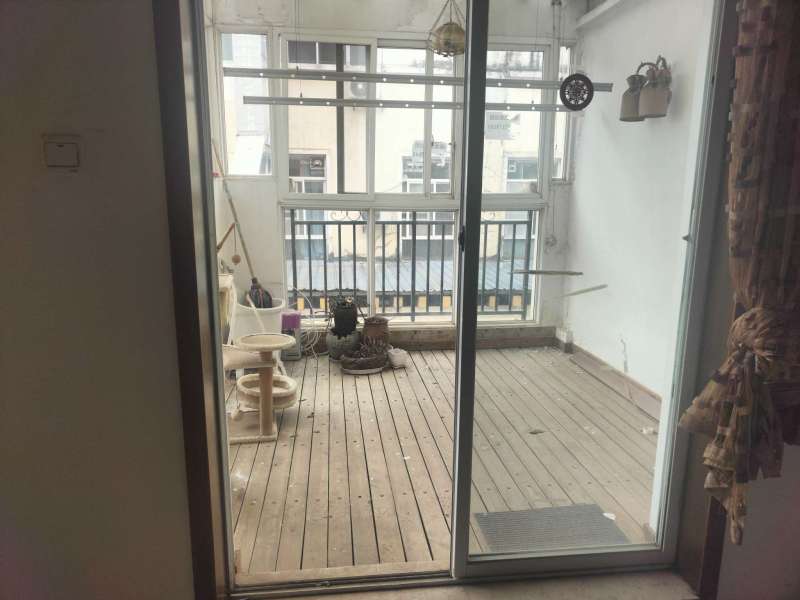 3室2廳2陽臺(tái) 玫瑰灣小區(qū)陽臺(tái)