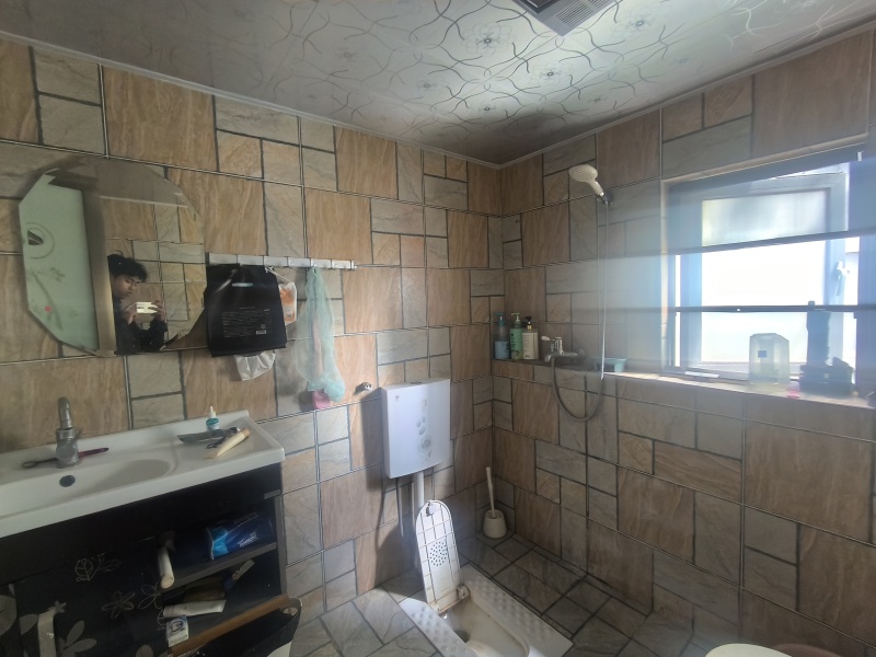 4室2廳1陽臺(tái) 紅星國(guó)際晶品衛(wèi)生間