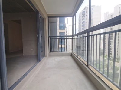 8室4廳4陽(yáng)臺(tái) 碧桂園御龍半山御園龍和苑