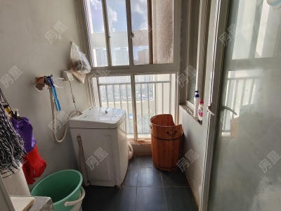 3室2廳2陽(yáng)臺(tái) 晨光大道