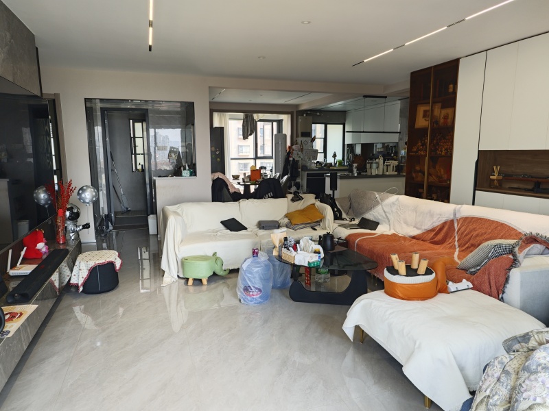 4室2廳2陽臺 招商雍和府二期客廳