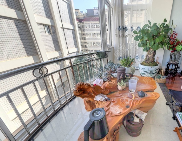 4室2廳1陽臺 萬源小區(qū)陽臺