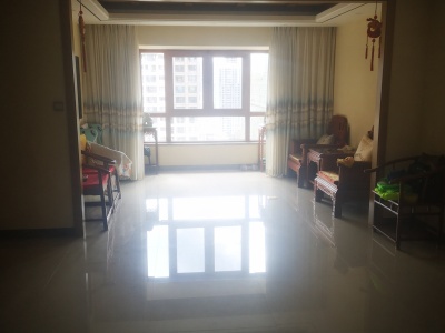 5室2廳1陽臺(tái) 北大資源博泰城客廳