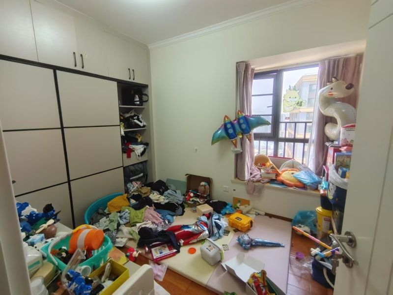 4室2廳2陽臺 金域緹香臥室