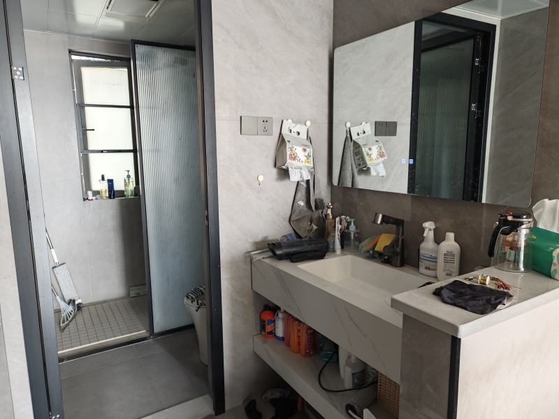 4室2廳2陽臺 招商雍和府二期衛(wèi)生間