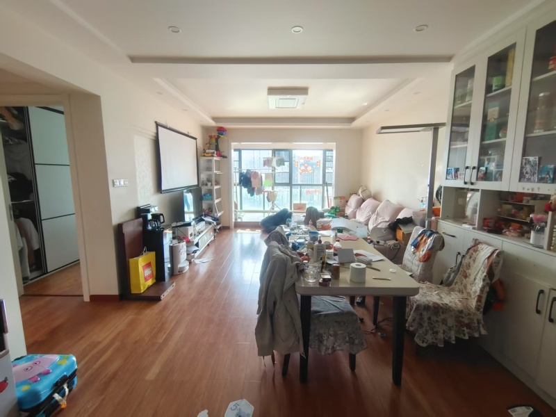 4室2廳2陽臺 金域緹香客廳