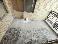 5室2廳2陽臺(tái) 貴研自然界陽臺(tái)