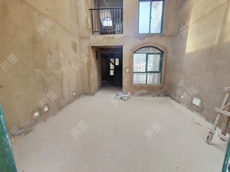 5室2廳2陽臺(tái) 貴研自然界客廳