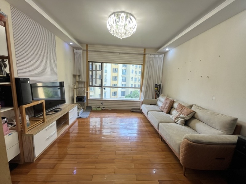 2室2廳1陽臺(tái) 滇池印象花園客廳