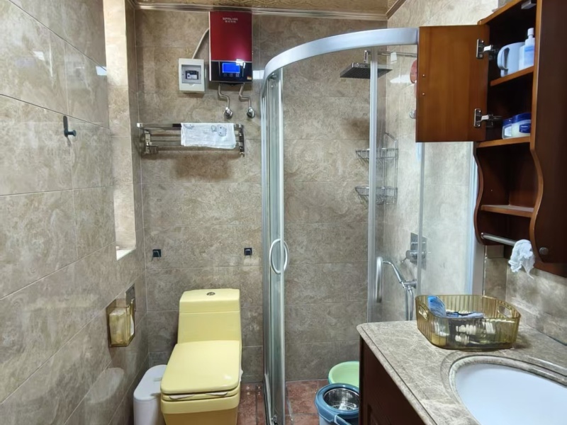 3室2廳2陽臺(tái) 盛高大城二期衛(wèi)生間