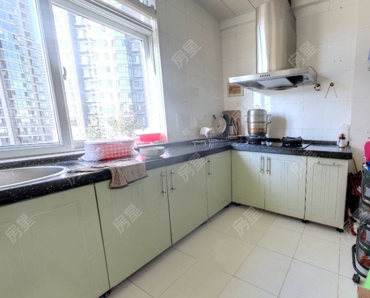 4室2廳1陽臺 萬源小區(qū)廚房