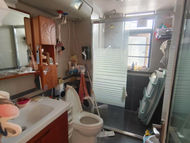 4室2廳2陽臺 金域緹香衛(wèi)生間