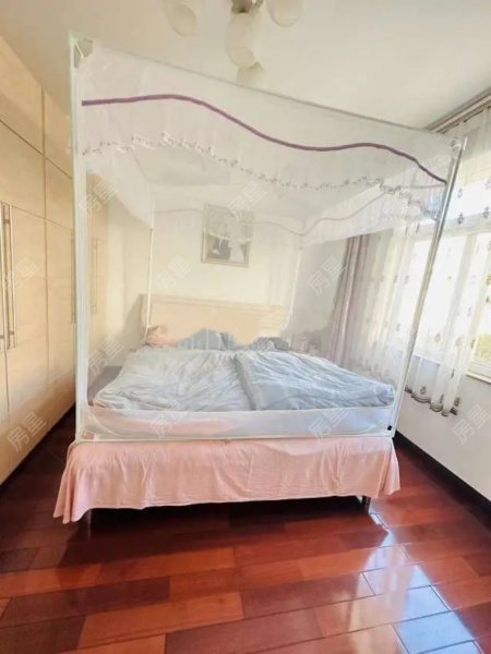 4室2廳1陽臺 萬源小區(qū)臥室